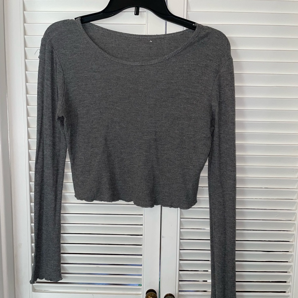 Grey long sleeve crop top